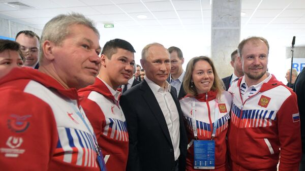 Президент РФ Владимир Путин во время встречи с членами сборной команды РФ на XXIX Всемирной зимней универсиаде 2019