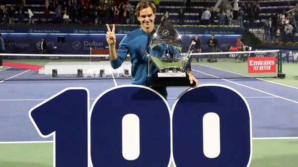 Роджер Федерер после победы на своем сотом турнире ATP в Карьере