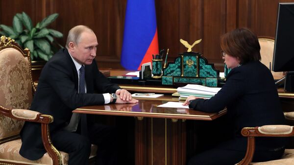 Президент РФ Владимир Путин и председатель Центрального банка РФ Эльвира Набиуллина во время встречи