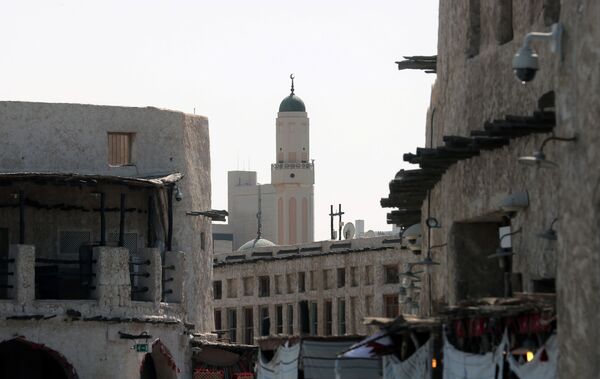 Вид на мечеть на одной из улиц в городе Доха