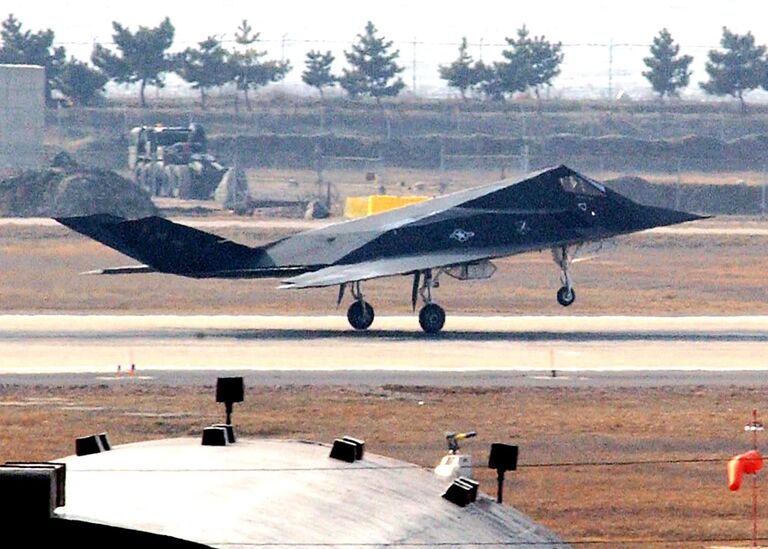 Американский бомбардировщик-невидимка F-117