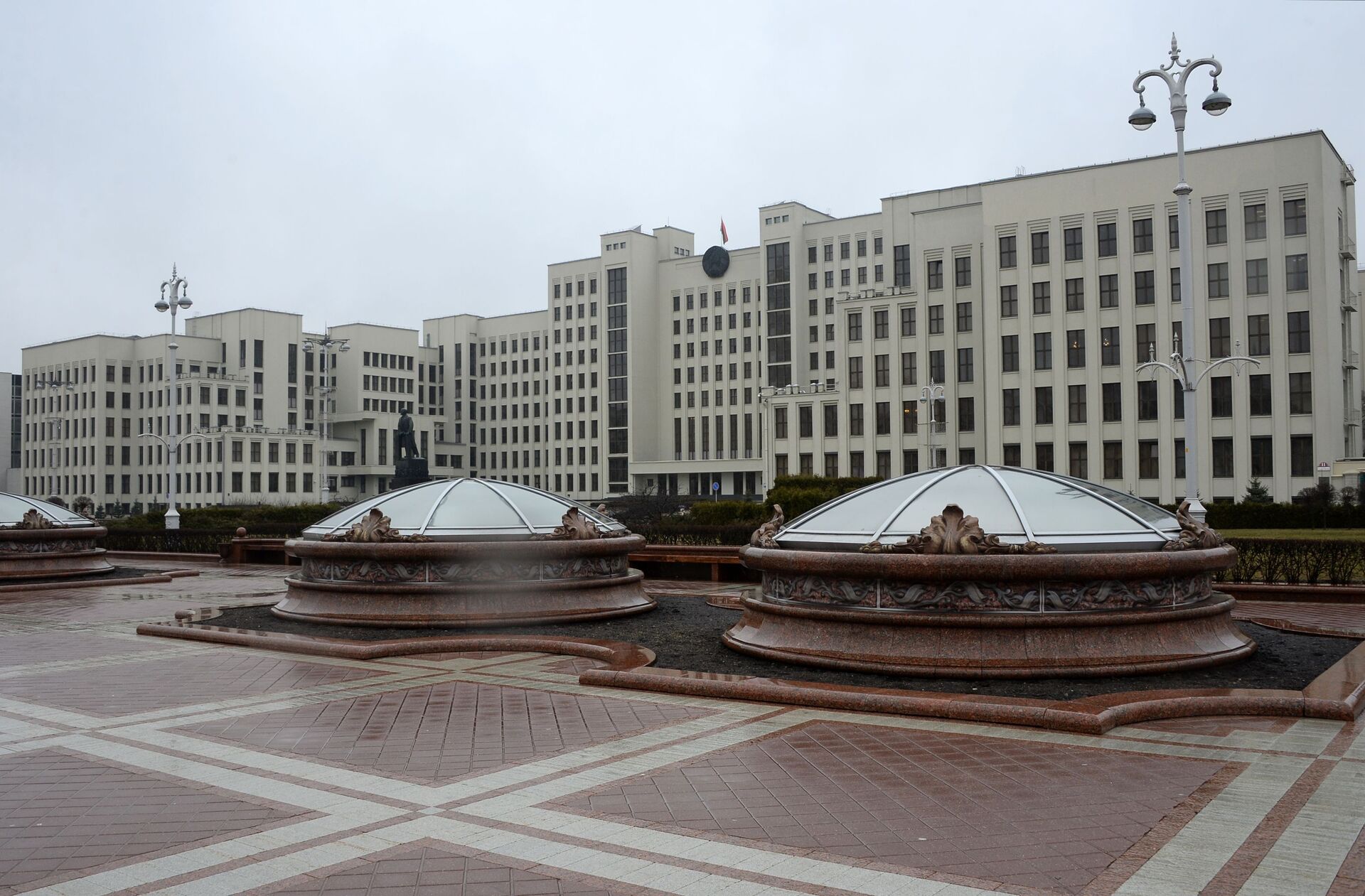 Дом правительства на площади Независимости в Минске - РИА Новости, 1920, 17.11.2020