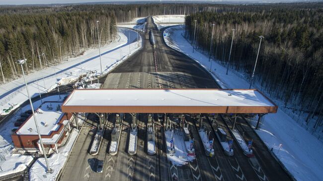 Пункт оплаты на платной дороге М-11 Москва - Санкт-Петербург