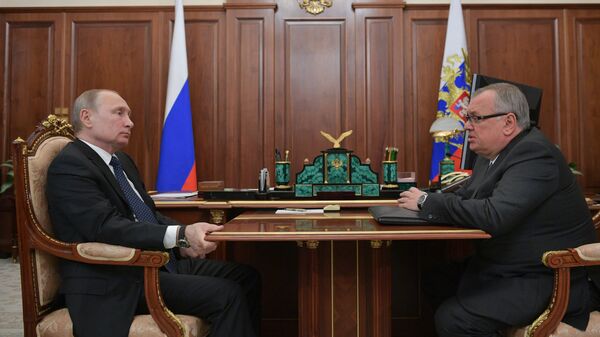 Президент РФ Владимир Путин и глава правления банка ВТБ Андрей Костин во время встречи