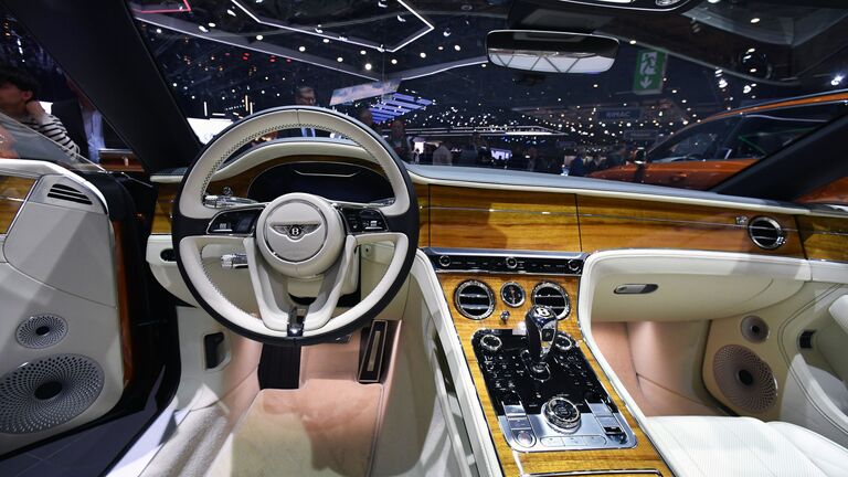 Салон автомобиля Bentley на Международном Женевском автосалоне 2019