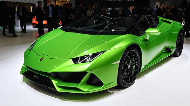 Суперкар Lamborghini Huracan Evo Spyder на Международном Женевском автосалоне 2019