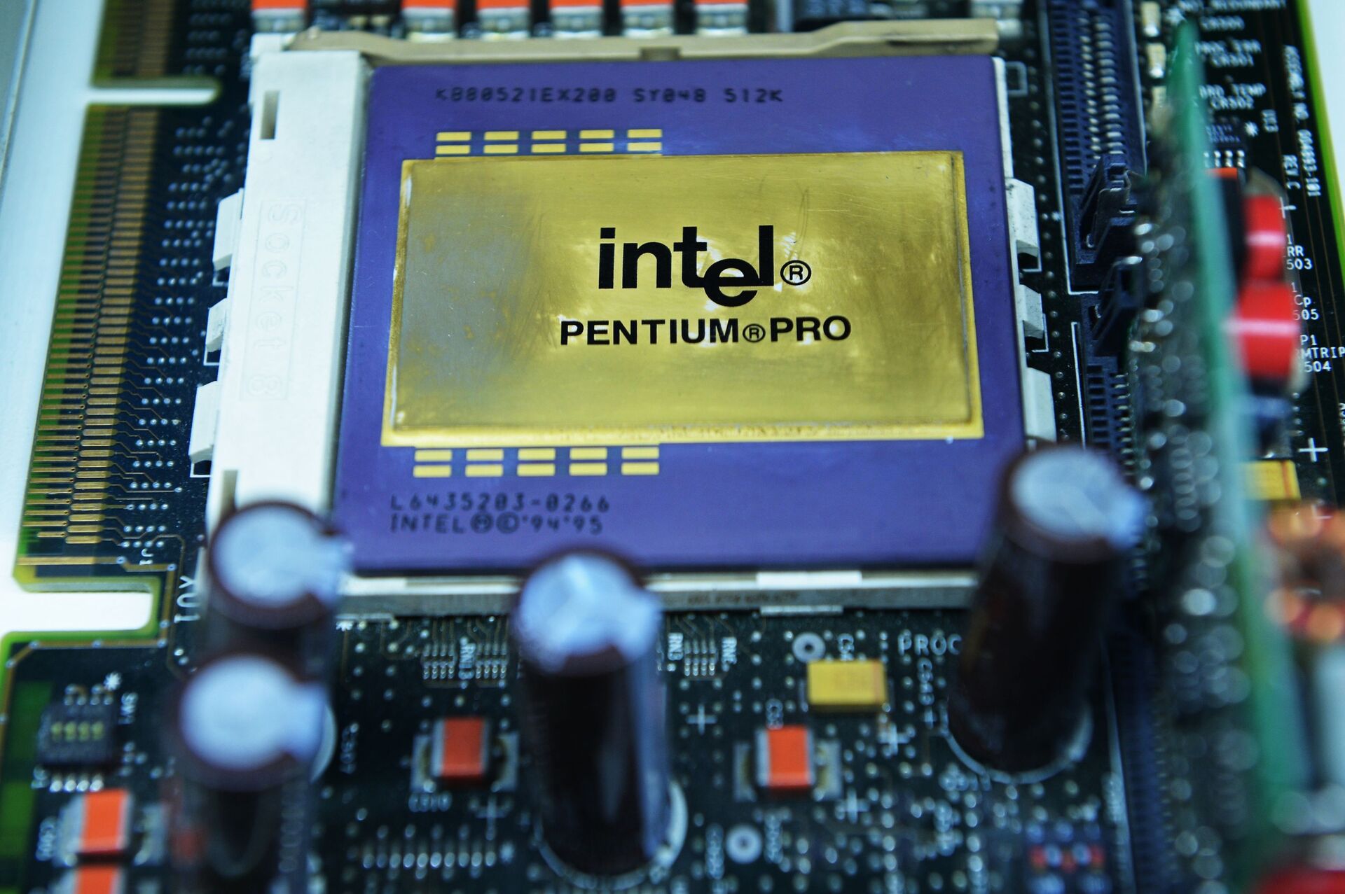 Процессор компании Intel Pentium Pro  - РИА Новости, 1920, 25.11.2022