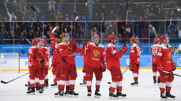 Хоккеисты сборной России радуются победе над командой США