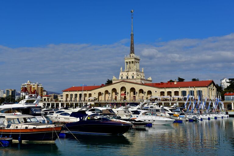 Вид на здание морского порта в Сочи Вид на здание морского порта в Сочи