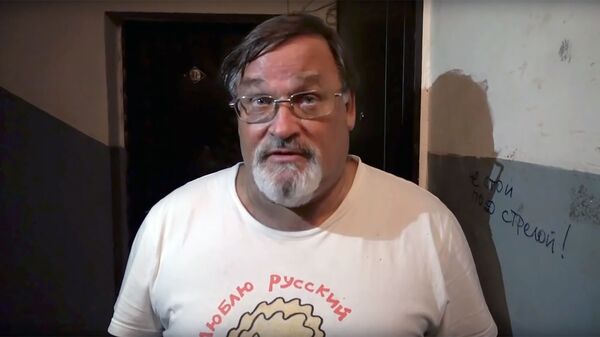 Стоп-кадр видео комментария журналиста Владимира Скачко по поводу преследования со стороны СБУ