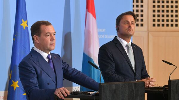 Председатель правительства РФ Дмитрий Медведев и премьер-министр Люксембурга Ксавье Беттель во время совместной пресс-конференции по итогам переговоров в Люксембурге.
