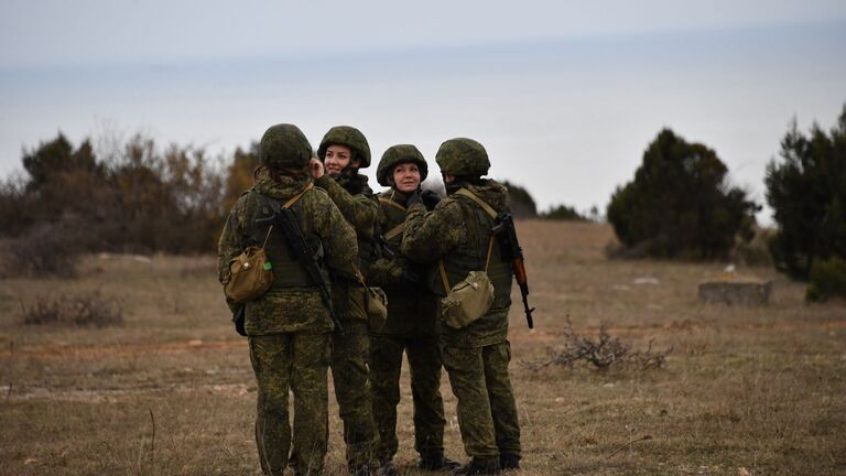 Женский боевой расчёт по управлению беспилотными аппаратами