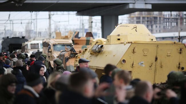 Эшелон передвижной военно-патриотической акции Сирийский перелом с уникальной выставкой военных трофеев, захваченных у боевиков в Сирии