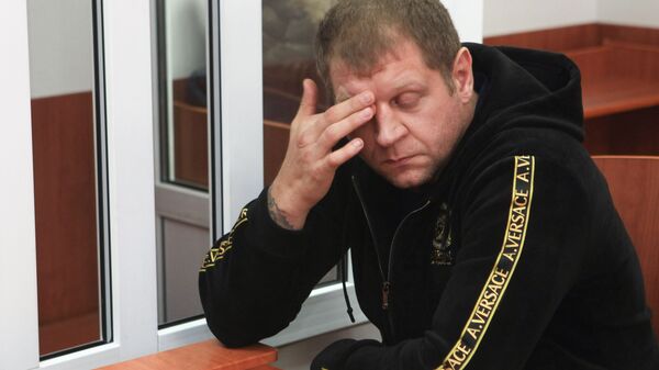 Боец смешанного стиля Александр Емельяненко в мировом суде Кисловодска
