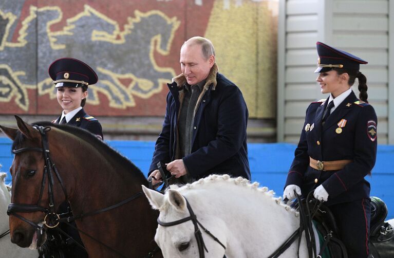 Президент РФ Владимир Путин во время посещения 1-го оперативного полка полиции ГУ МВД РФ по городу Москве. 7 марта 2019