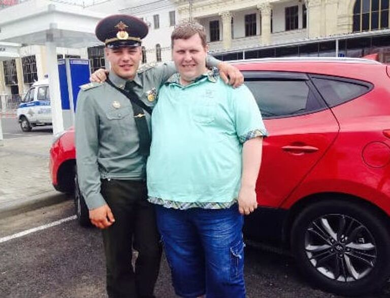 Справа Ваганов — свидетель по административному правонарушению, совершенному Слагодой. Слева — брат полицейского Полонского Справа Ваганов — свидетель по административному правонарушению, совершенному Слагодой. Слева — брат полицейского Полонского