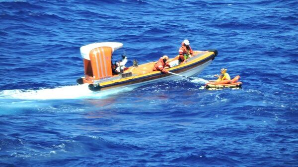 Спасение пассажиров после падения легкомоторного самолета в Карибское море 