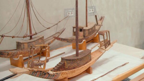 Модели лодок, которые клали в гробницу Тутанхамона, чтобы в загробном мире усопший мог перемещаться по воде 