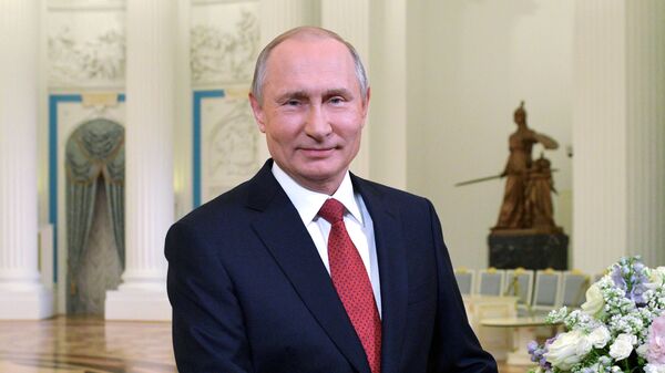 Президент России Владимир Путин поздравил российских женщин с праздником – Международным женским днем