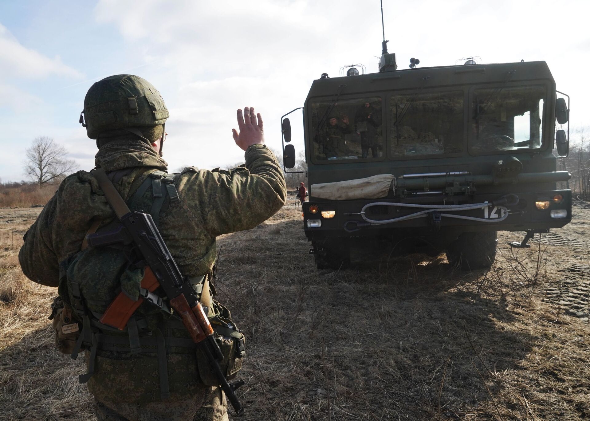 Военнослужащие во время тактических учений береговых ракетных войск Балтийского флота на полигоне Хмелевка - РИА Новости, 1920, 10.12.2021