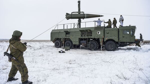 Пуск баллистической ракеты ОТРК Искандер-М с полигона Капустин Яр