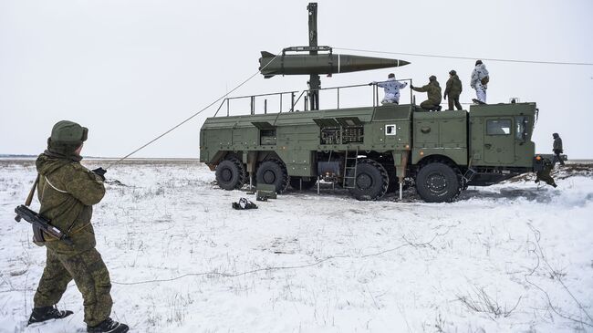 Пуск баллистической ракеты ОТРК Искандер-М