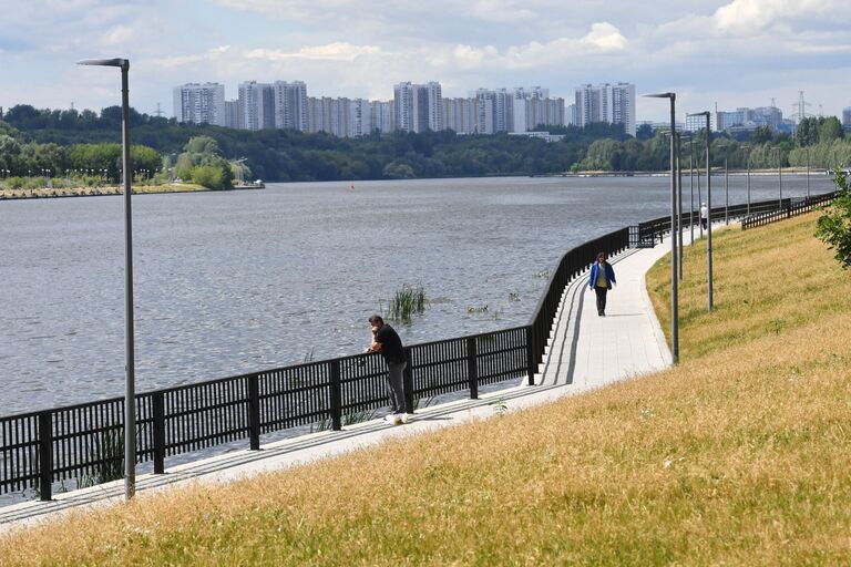 Набережная Москвы-реки на территории парка 850-летия Москвы в районе Марьино