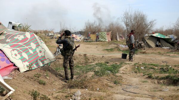 Бойцы Сирийских демократических сил (SDF) в деревне Багуз, провинция Дейр-эль-Зор, Сирия