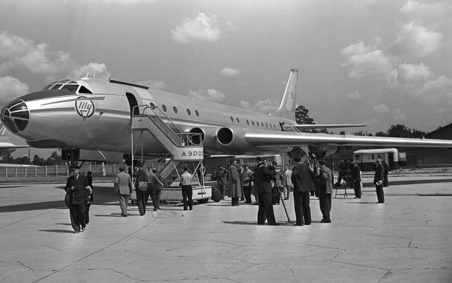 Ту-110 советский среднемагистральный пассажирский самолёт