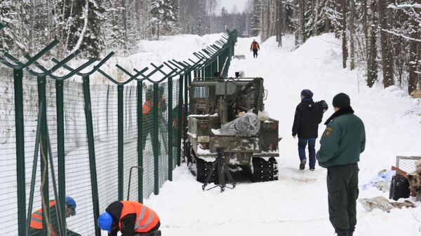 Возведение забора на границе Латвии