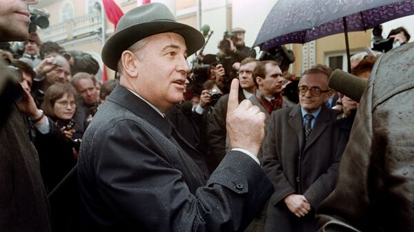 Председатель Президиума Верховного Совета СССР Михаил Горбачев. 26 марта 1989