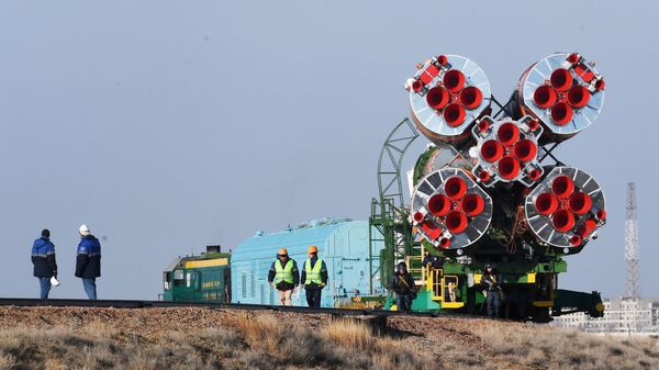 Транспортировка ракеты-носителя Союз-ФГ с пилотируемым кораблем Союз МС-12 на стартовую площадку космодрома Байконур. 12 марта 2019