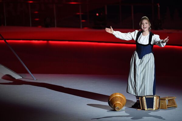 Швейцарская певица Хельвети на церемонии закрытия Универсиады