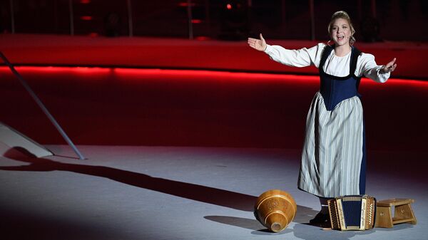 Швейцарская певица Хельвети на церемонии закрытия Универсиады