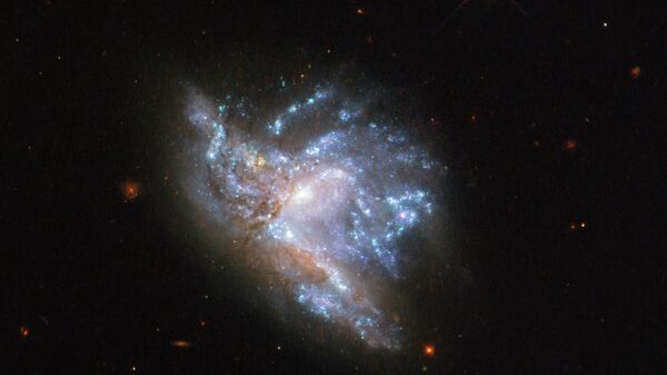 Хаббл снял столкновение двух галактик
