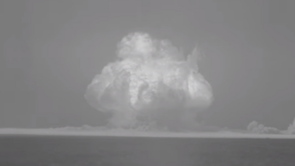 Первый взрыв ядерной бомбы показали на отреставрированной съемке