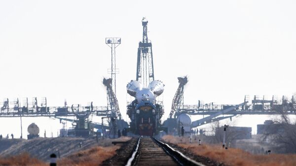 Транспортировка ракеты-носителя Союз-ФГ с пилотируемым кораблем Союз МС-12