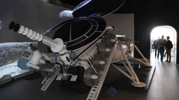 Макет самоходного космического аппарата Луноход-1 представлен в центре Космонавтика и авиация, созданного на базе отреставрированного павильона Космос на ВДНХ