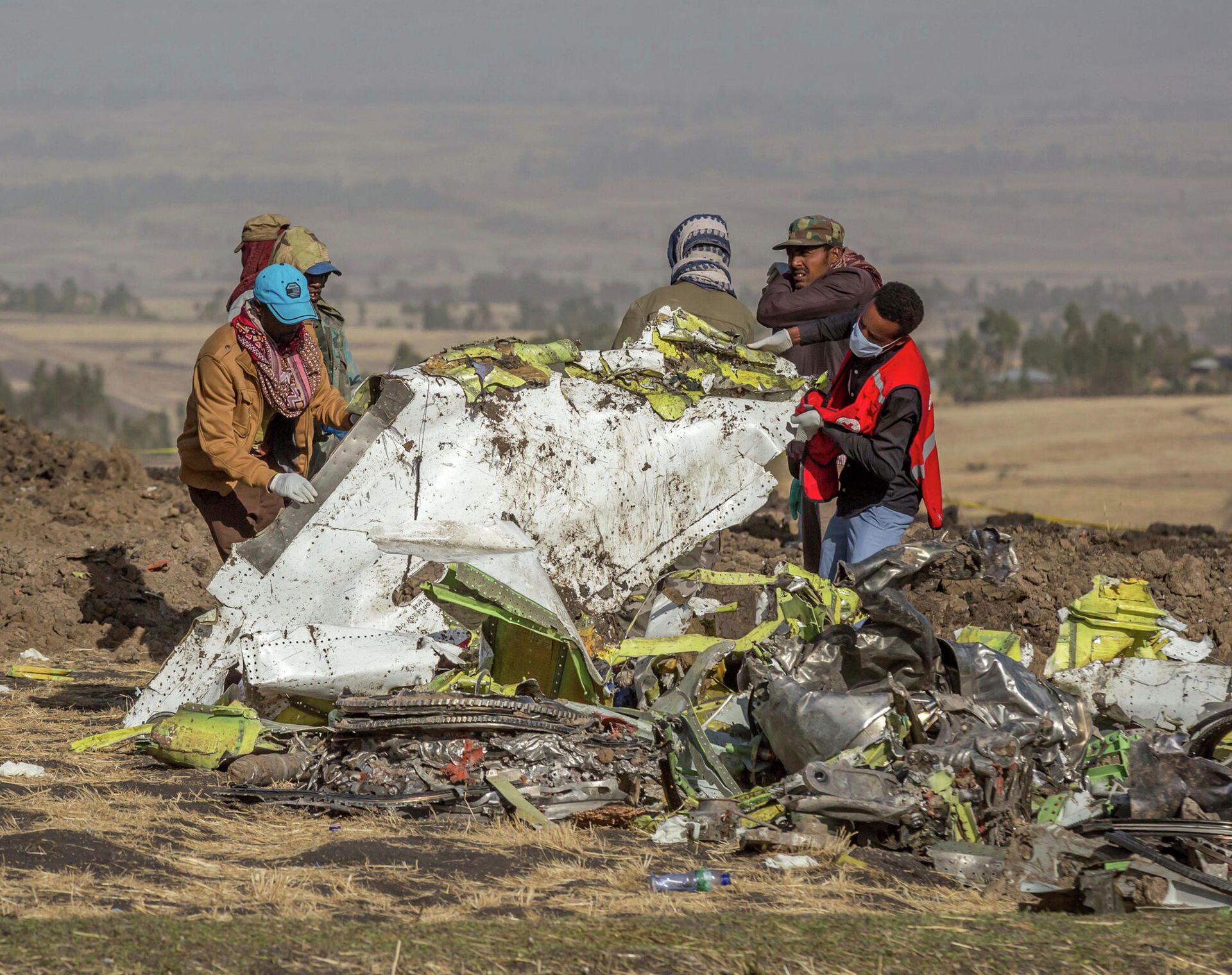 Место крушения пассажирского самолета Boeing 737 Max 8 авиакомпании Ethiopian Airlines в Эфиопии - РИА Новости, 1920, 15.03.2024