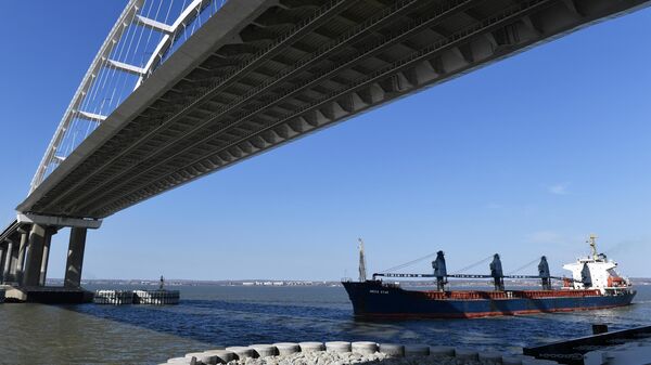 Действующая автомобильная часть Крымского моста