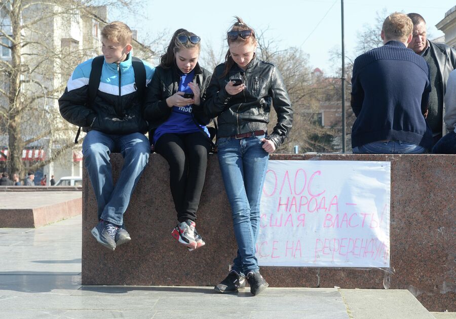 Жители Симферополя накануне референдума 16 марта