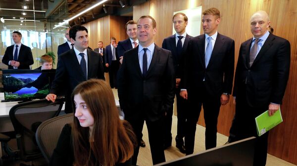 Председатель правительства РФ Дмитрий Медведев  во время посещения ММДЦ Москва-Сити
