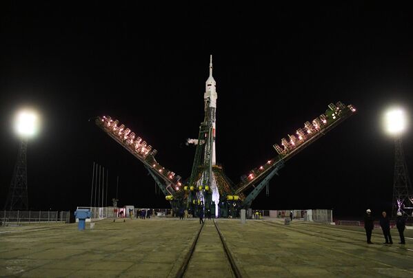 Ракета-носитель Союз-ФГ с пилотируемым кораблем Союз МС-12 на стартовом столе первой Гагаринской стартовой площадки космодрома Байконур