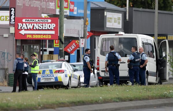 Полиция возле мечети в Линвуде, Крайстчерч, Новая Зеландия. 15 марта 2019