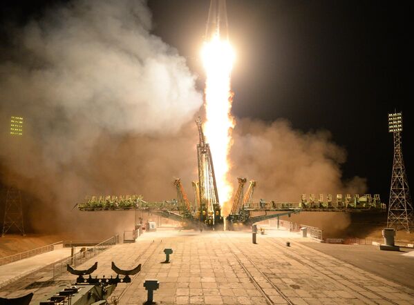 Старт ракеты-носителя Союз-ФГ с пилотируемым кораблем Союз МС-12 со стартового стола первой Гагаринской стартовой площадки космодрома Байконур