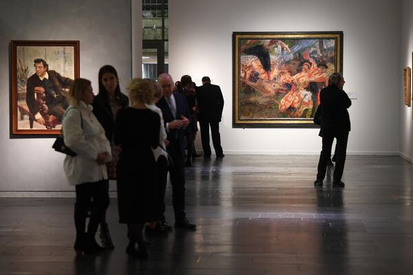 Посетители на выставке Ильи Репина в Третьяковской галерее на Крымском валу
