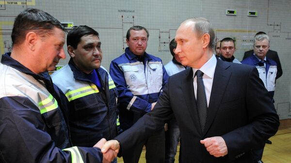 Президент России Владимир Путин во время запуска первой очереди энергомоста в Крым состоялась в ходе посещения компании Крымэнерго в Симферополе