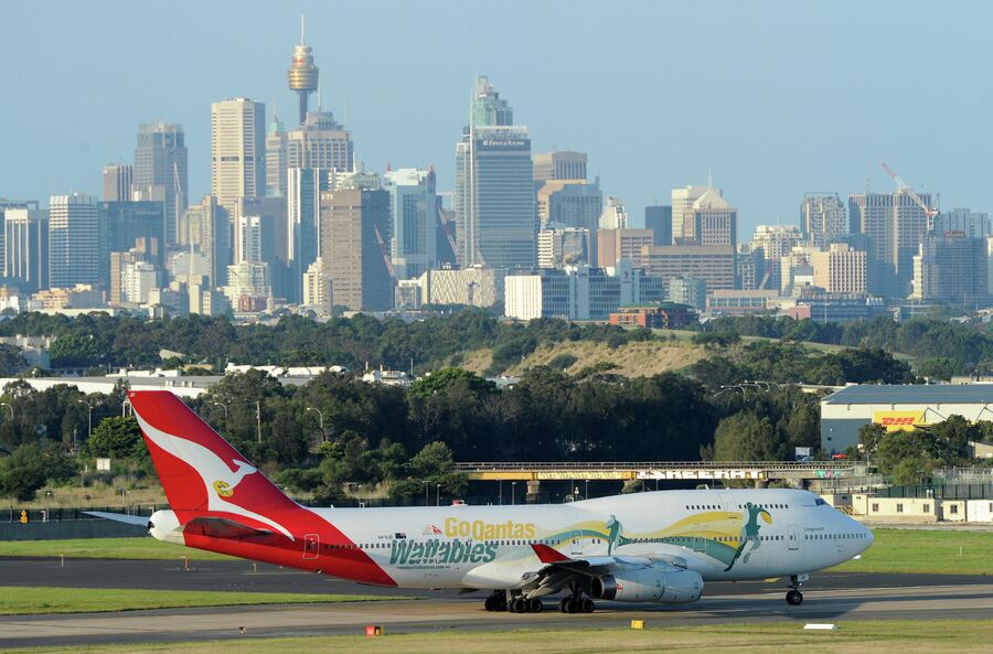 Самолет австралийской авиакомпании Qantas Boeing 747 в аэропорту Сиднея