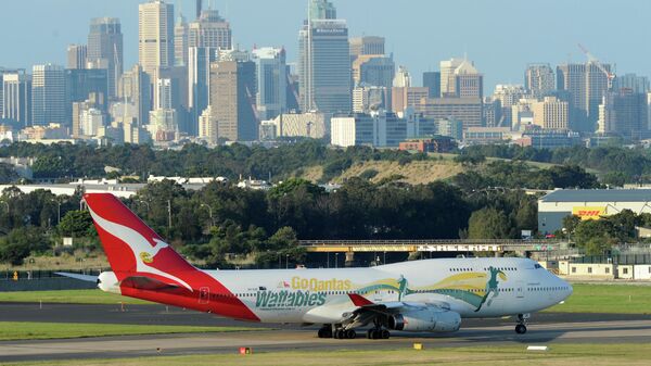 Самолет австралийской авиакомпании Qantas Boeing 747 в аэропорту Сиднея