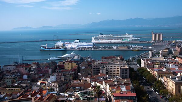 Круизные лайнеры в порту города Кальяри (Сардиния)